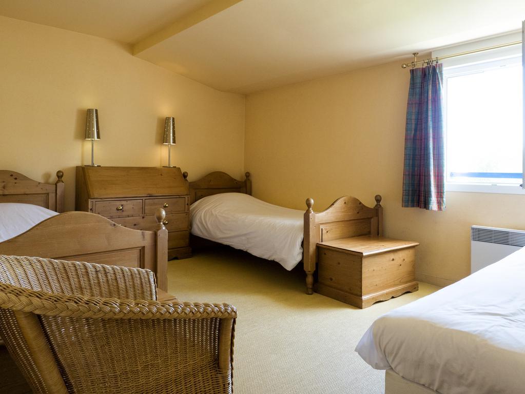 Residence Hotel Les Ducs De Chevreuse Avec Hebergement, Repas & Pdj, Seminaire, Bureau & Parking Exterior foto